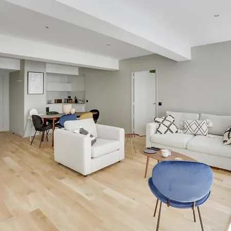 169 W - Elegant A Paris