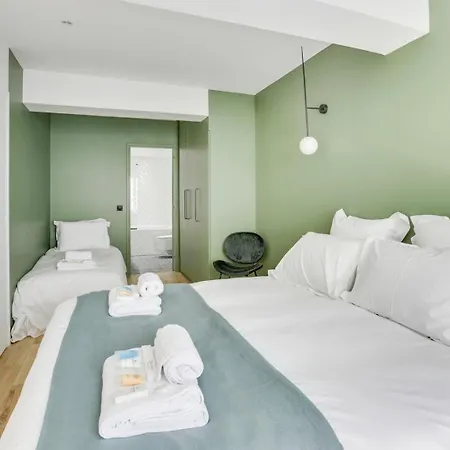 169 W - Elegant A Apartment